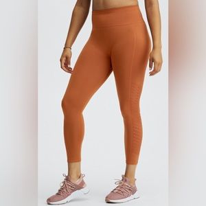 Fabletics Sync High-Waisted Perforated 7/8 leggings NWT